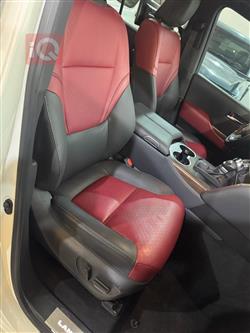 تۆیۆتا لاند کروزەر